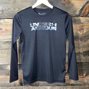 Under Armour Shirt size Boys M